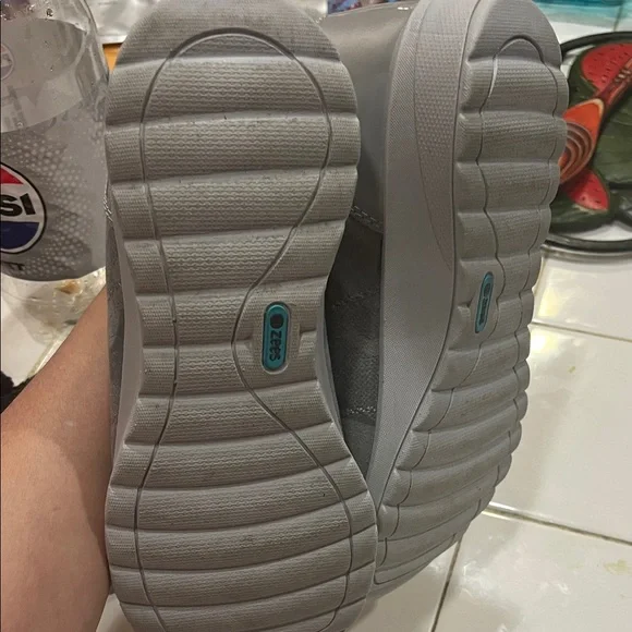 Bzees golden Gray Camouflage Fur-Lined washable slip on sneakers size 9.5 - Picture 3 of 7